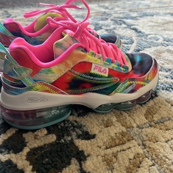 Size 6 Tye Dye Fila Shoes - Picture 5 of 10